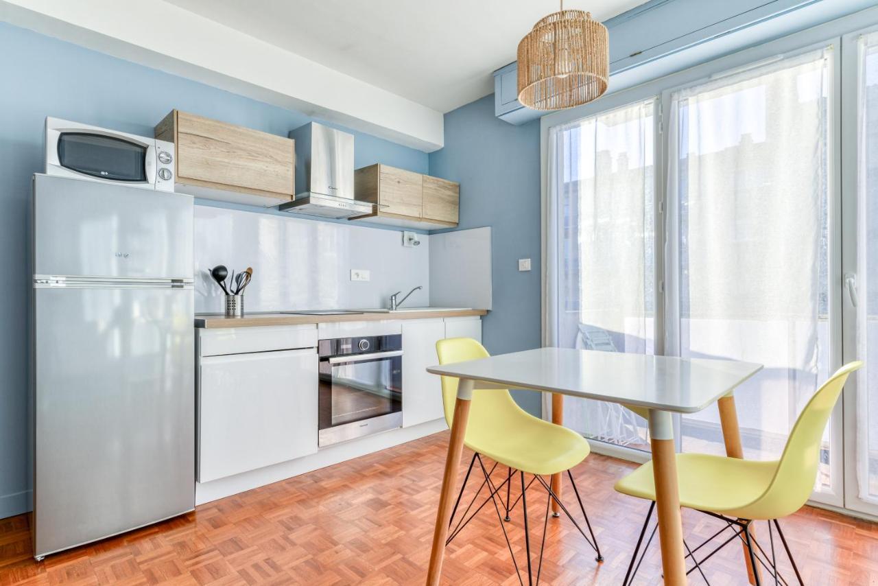 Les Couleurs Du Monde ! Parking Et Balcon Apartment Carcassonne Bagian luar foto